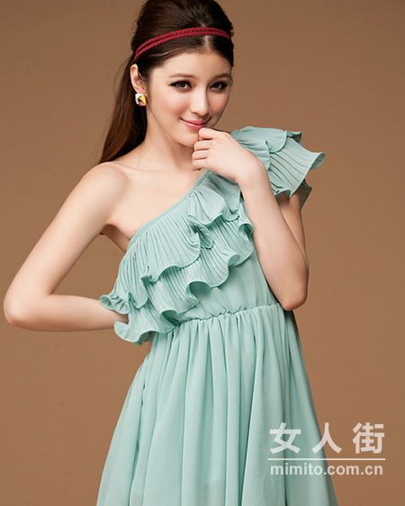 裙角飞扬的季节 18款连衣裙温婉气质