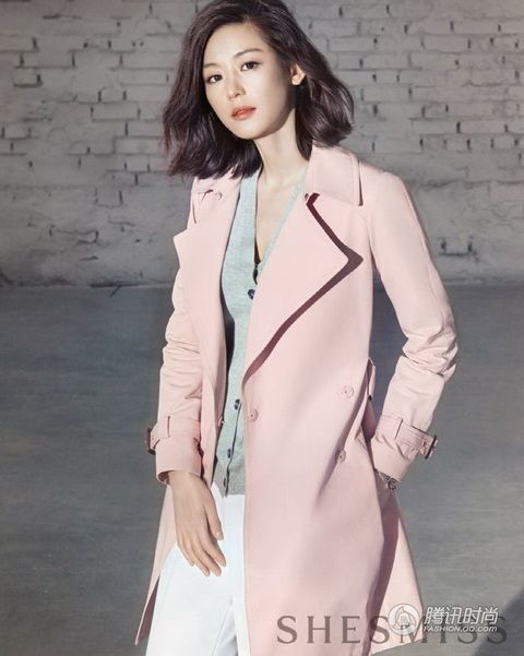 全智贤春季清新“森女范儿” 慵懒气质秀美腿